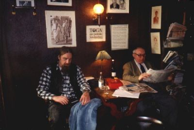 Henrik og Johs følger med i beretningen
