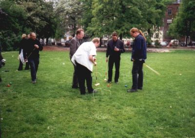 Kroketspillet kører uanfægtet videre på banen

