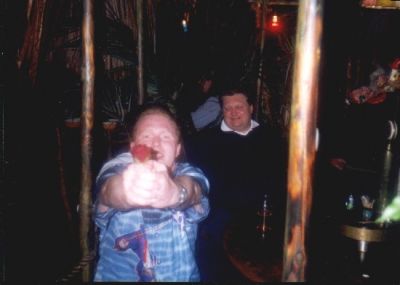 Lean med Ronald i baggrunden
