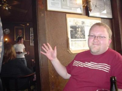 Mønsted har styr på mødet ude fra forrummet
