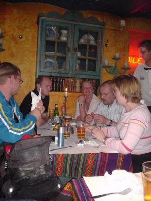 Bordet med blandt andet Ruben og familien Pandersen
