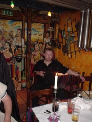 Steen prøver at komme sig, efter sit kaktus angreb
