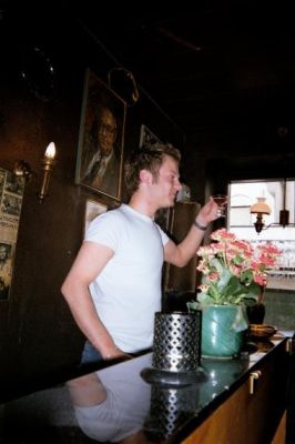 ... imens Kaufmann holder beretningen
