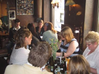 Et kig ud over mødesalen
