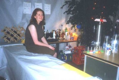 Lørdag: Helene har tjek på baren
