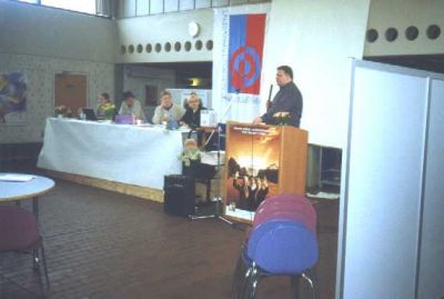 Præsident Kofoed siger ord til folket
