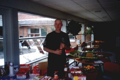 Lørdag: Martin er klar i kiosken
