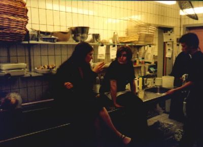 Og der er stadig travlhed i køkkenet.....
