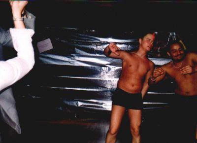 Og deltagerne har åbenbart fået det for varmt!!!
