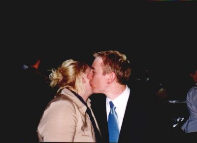 Dan Holt har fundet en at kysse på!!!!!!
