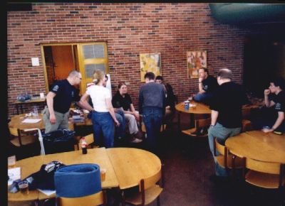 Efter mødet er PG'erne i fuld gang med at rydde op
