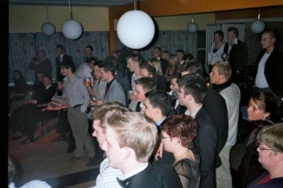 Der bliver kigget interesseret på underholdningen
