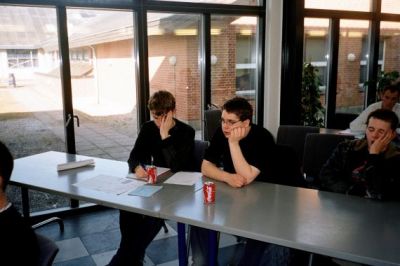 Og deltagerne liver straks op
