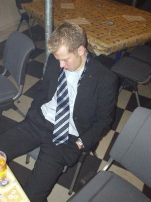 Dirigenten lader op til næste dags møde
