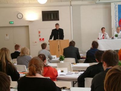 Forstanderen for Nyborg Handelsskole byder velkommen
