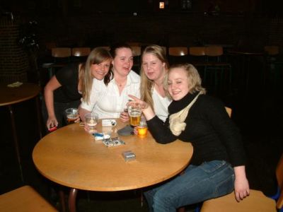 Pigerne gider ikke at diskutere, de er klar til fest
