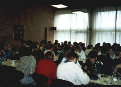 Mads og de andre er klar til spisning
