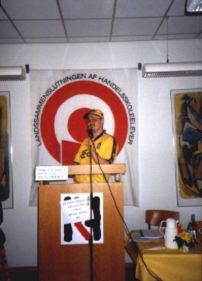 Dirigent Mogens Juelsdorf på talerstolen
