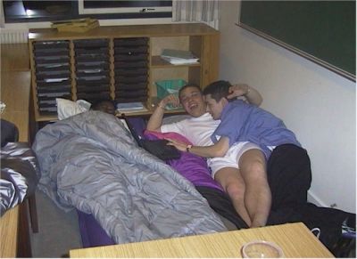 Hmm - de er da vist ikke af hvert sit køn?
