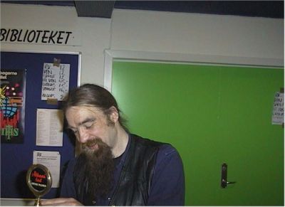 Nattevagten alias Morfar på overarbejde i baren
