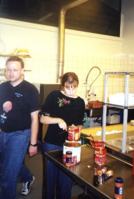 Fredagens mad forberedes, torsdag aften
