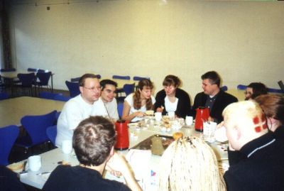 Morgenmad fredag morgen - bemærk Anders Larsens hår
