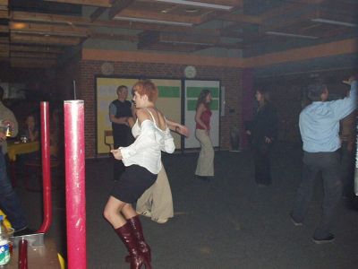 Så er der vist blevet for varmt på dansegulvet...
