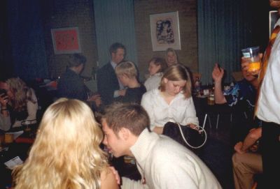 Et kig ud over salen
