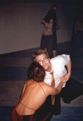 Thue og Mie i en øm dans
