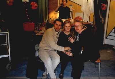 Nu er det Morten Kruse og Christoffer, der prøver at få fat i aftenens sidste vågne pige: Astrid!
