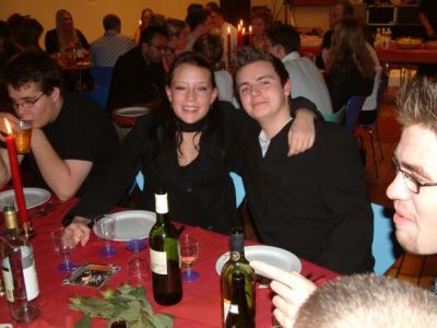 Der ventes på maden
