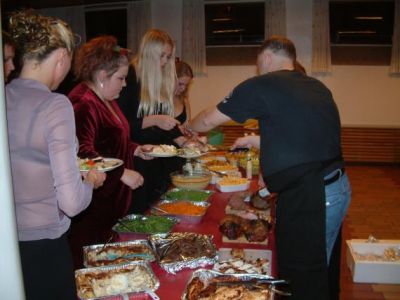 Steen V deler velvilligt ud
