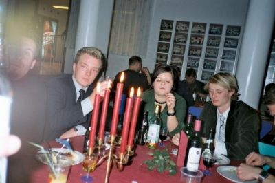 Så er rødvinen kommet på bordet
