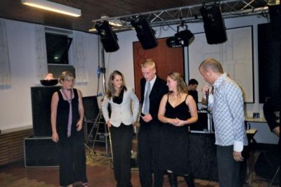 Det samme gør Steen W og Henrik Duus, der her har scoret et par piger
