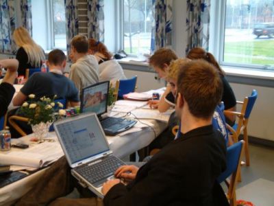 De bærbare bliver brugt fornuftigt nede bagved.....
