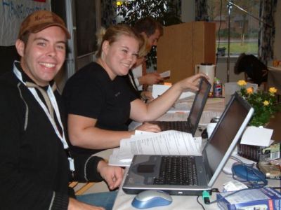 Referenterne har det sjovt
