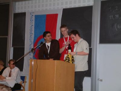 Så bliver der overrakt gaver
