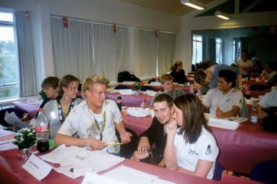 I den anden side af salen bliver valget også diskuteret
