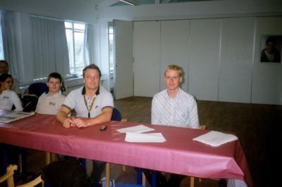 Steen W er også på valg, så han følger spændt med bag fra i salen
