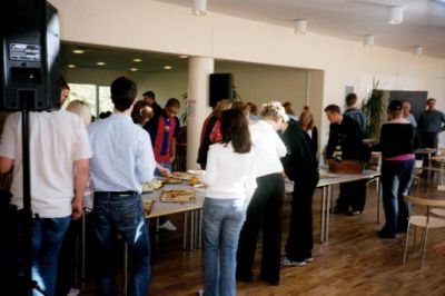 Imens er frokosten kommet på bordet
