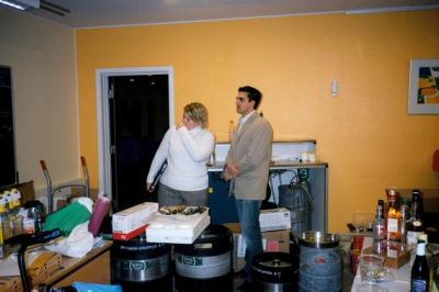 Referenterne tjekker øl lageret
