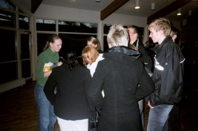 Karen er i gang med at sende det første hold af sted
