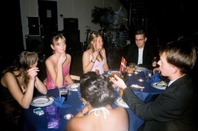 Den anden side af salen
