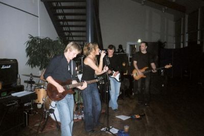 Bandet er der stadig gang i
