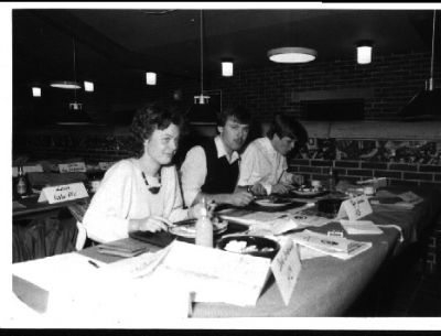 Så spises der blandt andet af Tage Jensen
