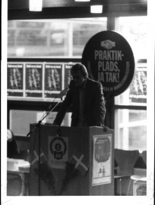Sekretariatsleder Steen Eriksen på talerstolen
