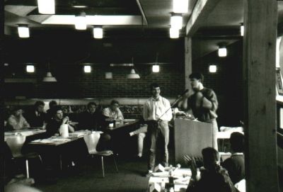 Johnny Tang siger farvel til Rune K. Pedersen
