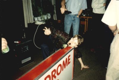 Den afgående formand Nicolaj Lindtner drikker øl!!!
