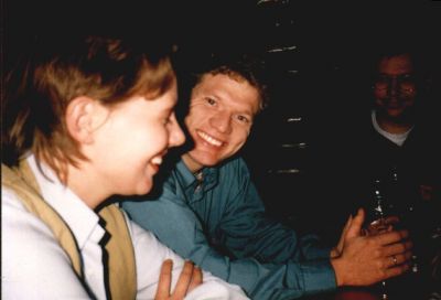 Lisbeth Lund og Jørgen H.K. Jepsen hygger sig i baren
