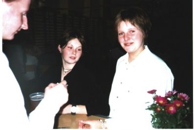 Manja og Ditte i baren
